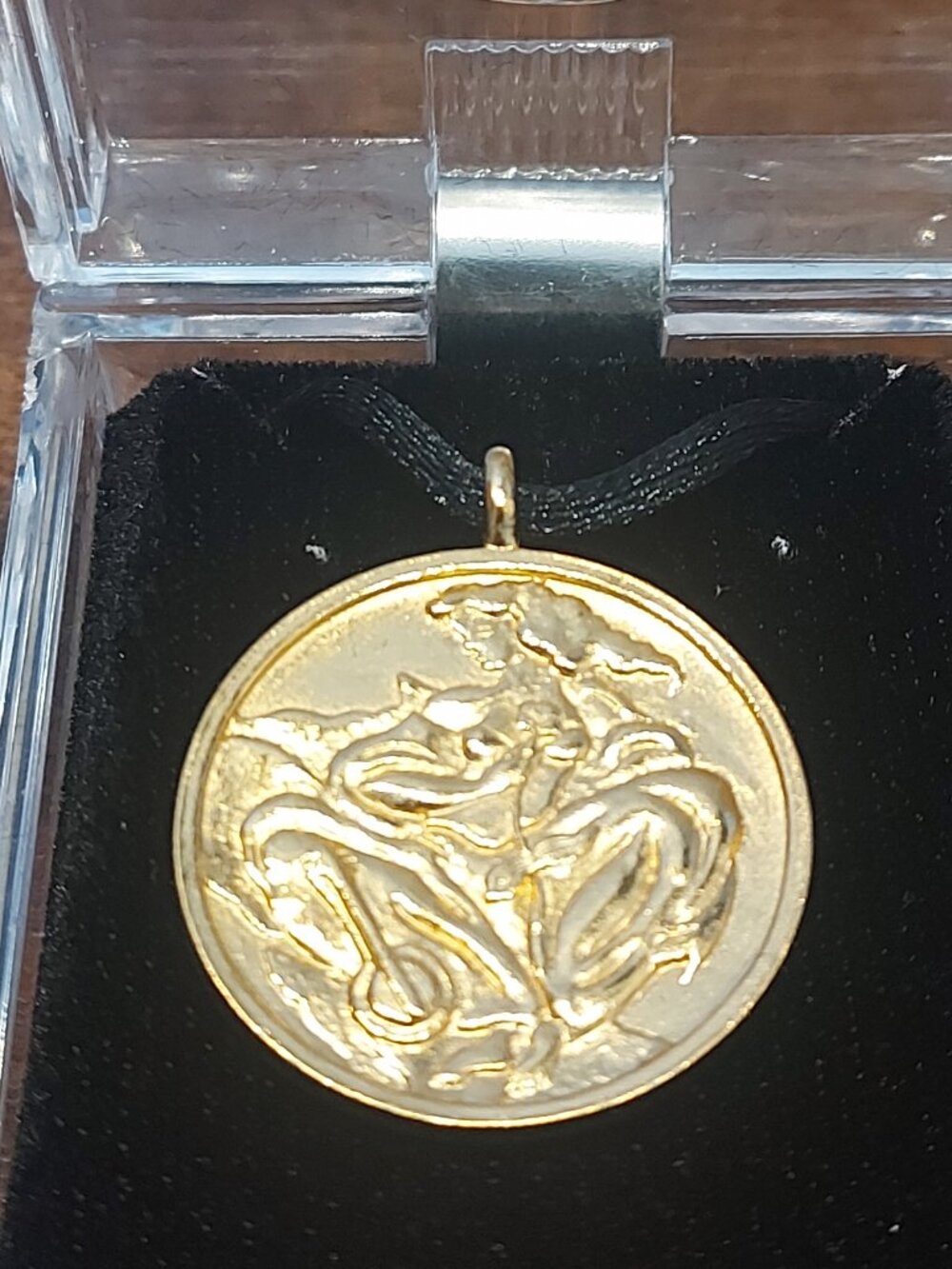 LINDA LE KINFF “WOMAN” Signed Gold Medallion Necklace Pendant